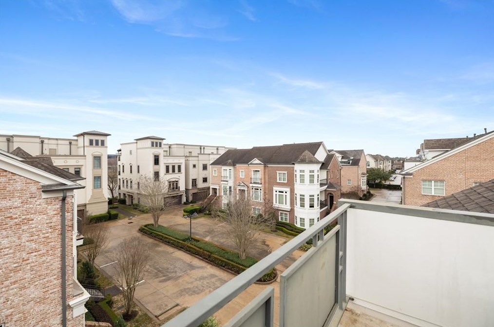 1372 Lake Pointe Pkwy, Sugar Land TX 77478-3996 exterior