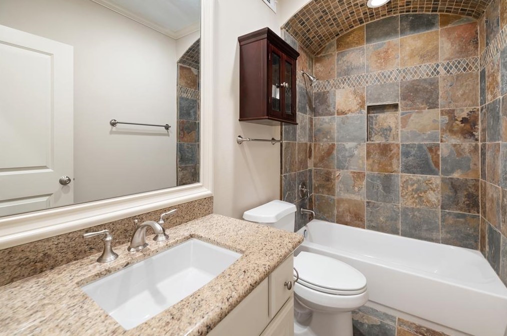 1372 Lake Pointe Pkwy, Sugar Land TX 77478-3996 exterior