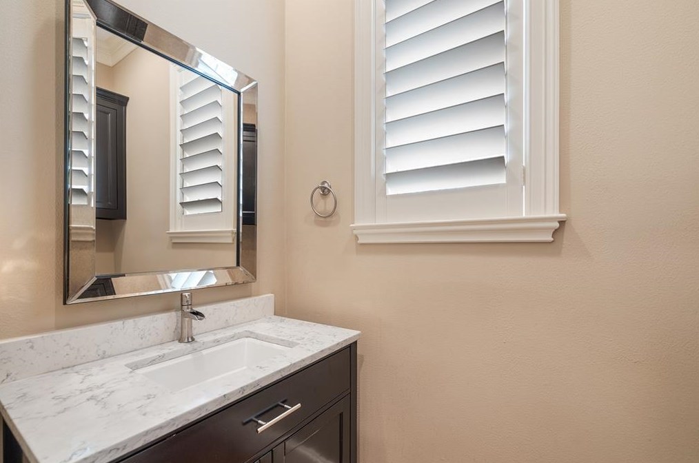 1372 Lake Pointe Pkwy, Sugar Land TX 77478-3996 exterior