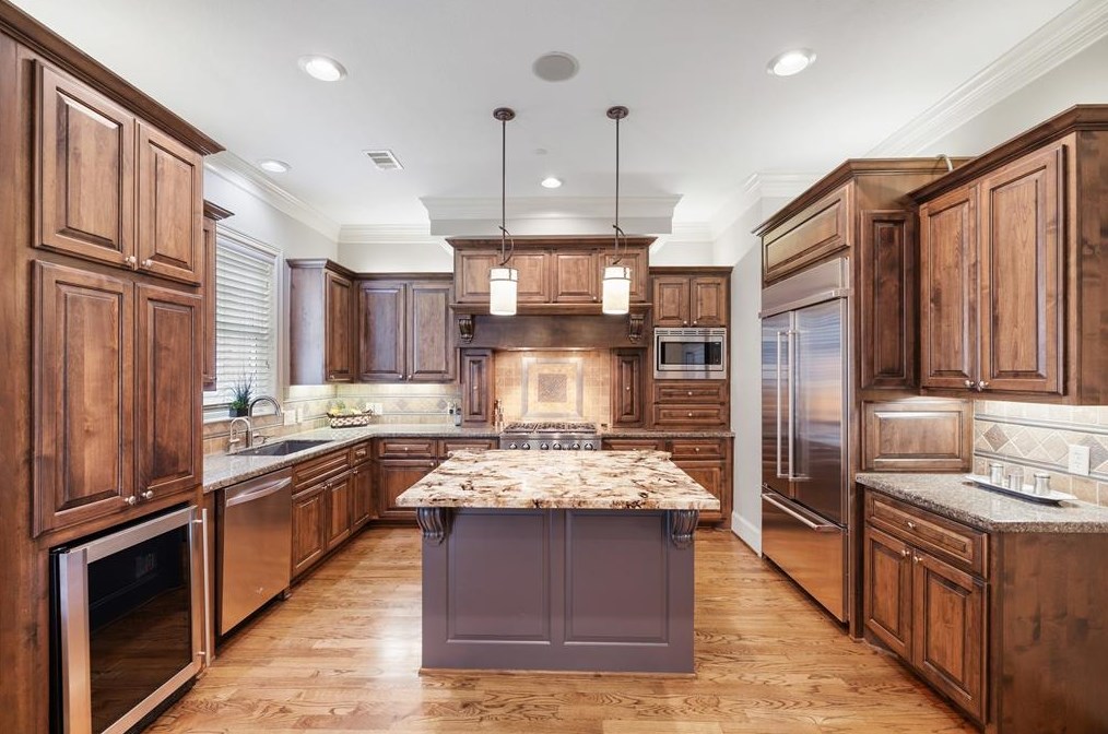 1372 Lake Pointe Pkwy, Sugar Land TX 77478-3996 exterior