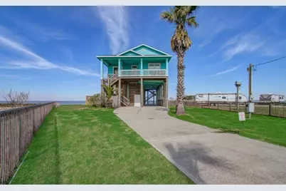 1035 Rollover Circle, Gilchrist, TX 77617 - Photo 9