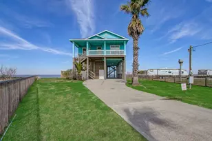 1035 Rollover Cir, Gilchrist, TX 77617 - Photo 9