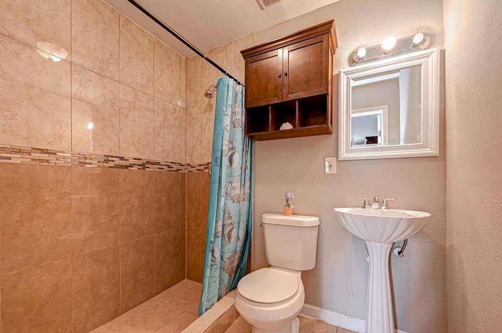 10804 Flaxman St, Houston TX  77029-3755 exterior
