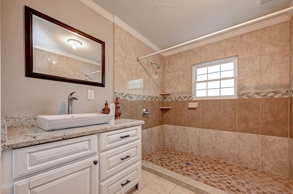 10804 Flaxman St, Houston TX  77029-3755 exterior