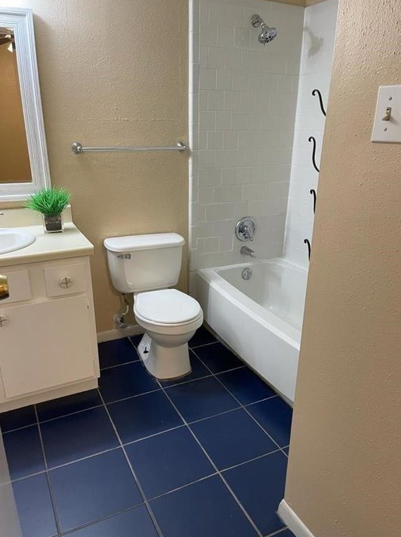 10855 Meadowglen Ln, Houston TX  77042-4000 exterior