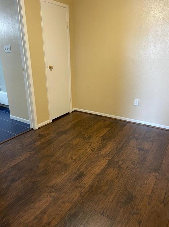 10855 Meadowglen Ln, Houston TX  77042-4000 exterior