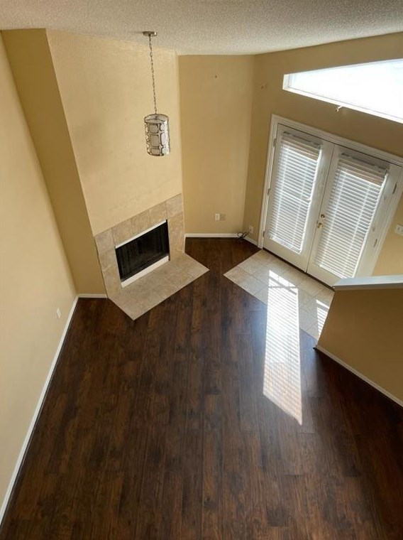 10855 Meadowglen Ln, Houston TX  77042-4000 exterior