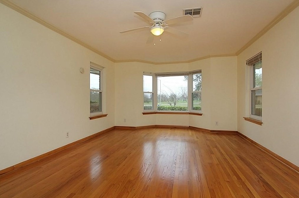 2303 T C Jester Blvd, Houston TX  77008-1356 exterior