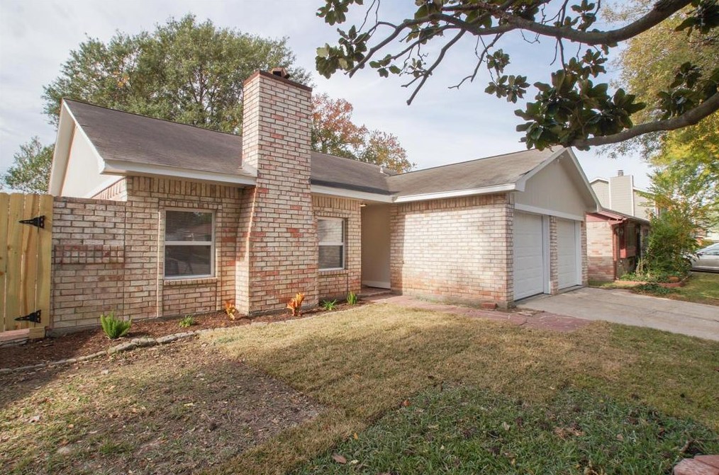4131 Lufborough Dr, Houston TX  77066-3505 exterior