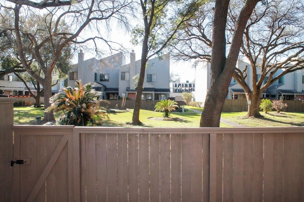 1586 Prairie Grove Dr, Houston TX  77077-4248 exterior
