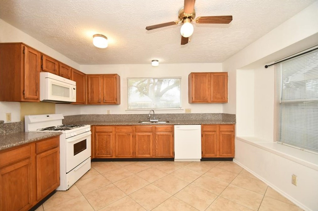 2738 Sicklepod Dr, Houston TX  77084-4327 exterior