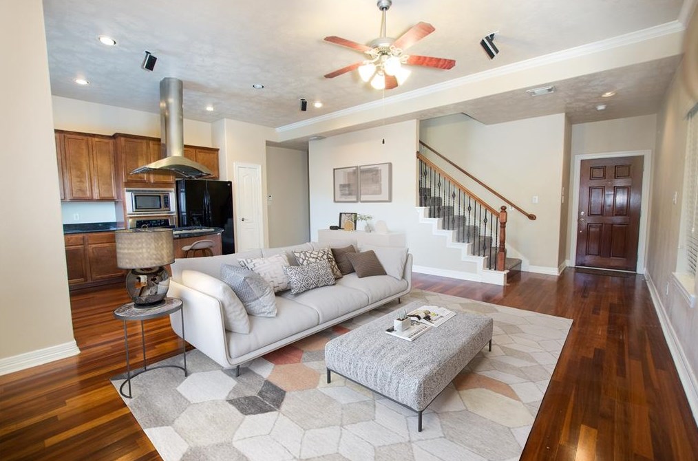 907 Mckinney Park Ln, Houston TX  77003-3642 exterior