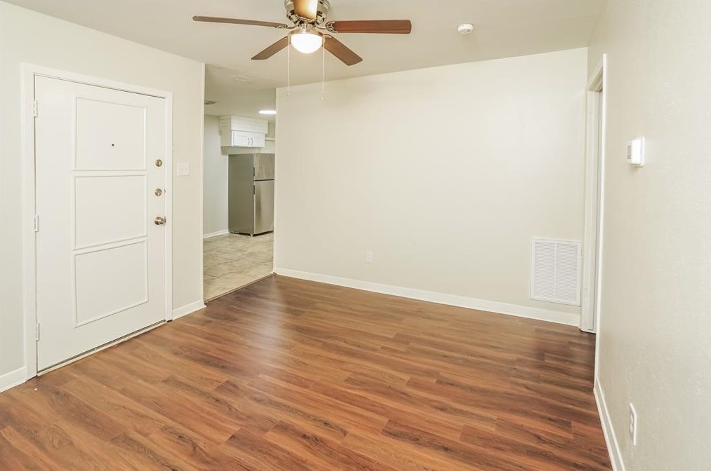 219 Deepgrove Dr, Houston TX  77037-3908 exterior