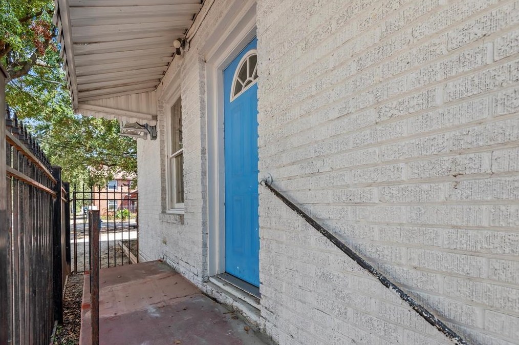 2402 Isabella St, Houston TX  77004-4356 exterior