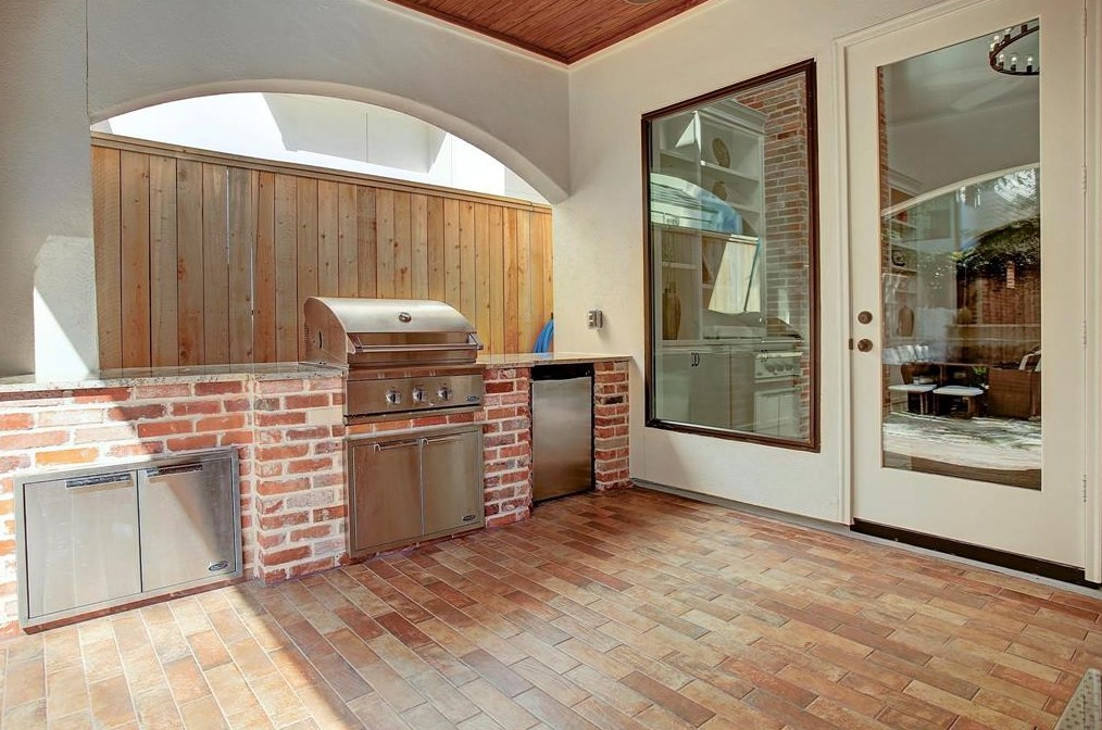 215 Malone St, Houston TX  77007-8116 exterior