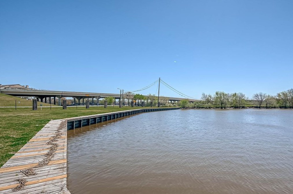 18800 Egret Bay Blvd, Houston TX  77058-3834 exterior