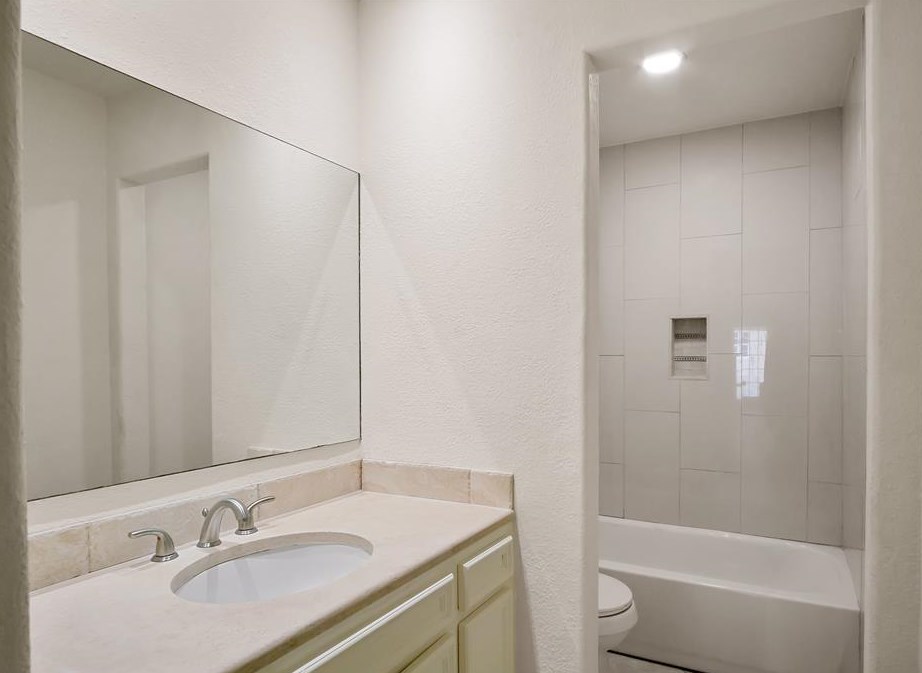 2818 Burke Rd, Pasadena TX 77502-5570 exterior