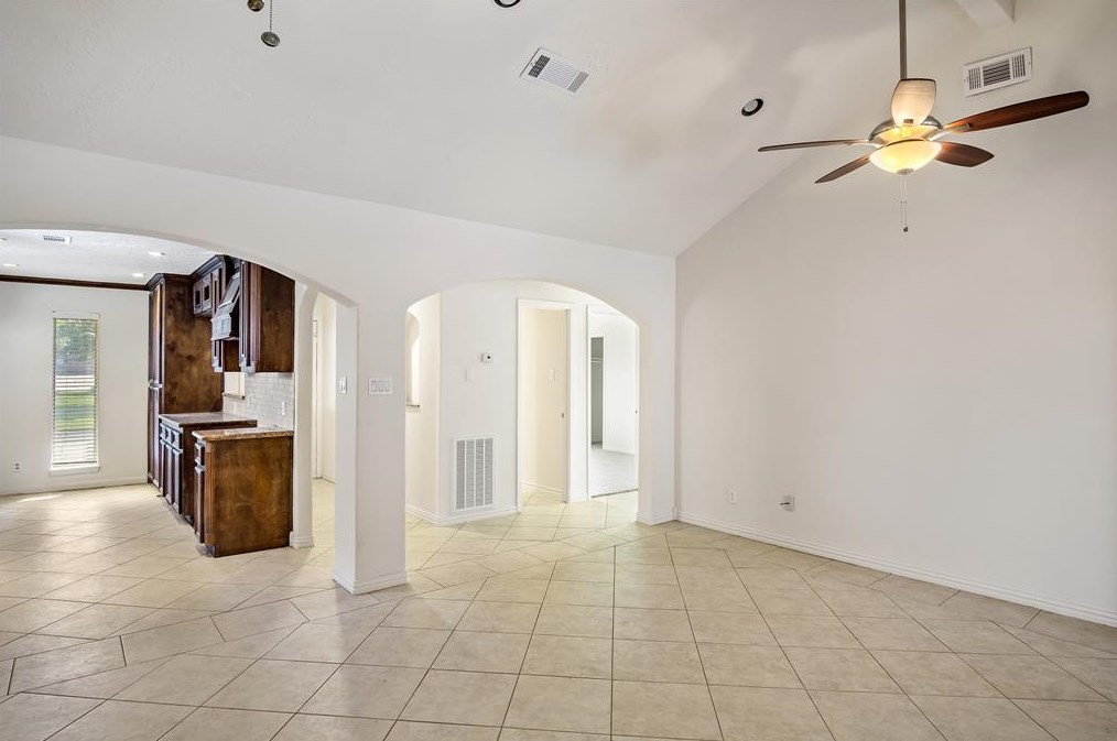 2818 Burke Rd, Pasadena TX 77502-5570 exterior