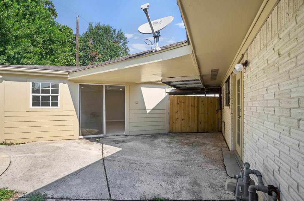 2818 Burke Rd, Pasadena TX 77502-5570 exterior