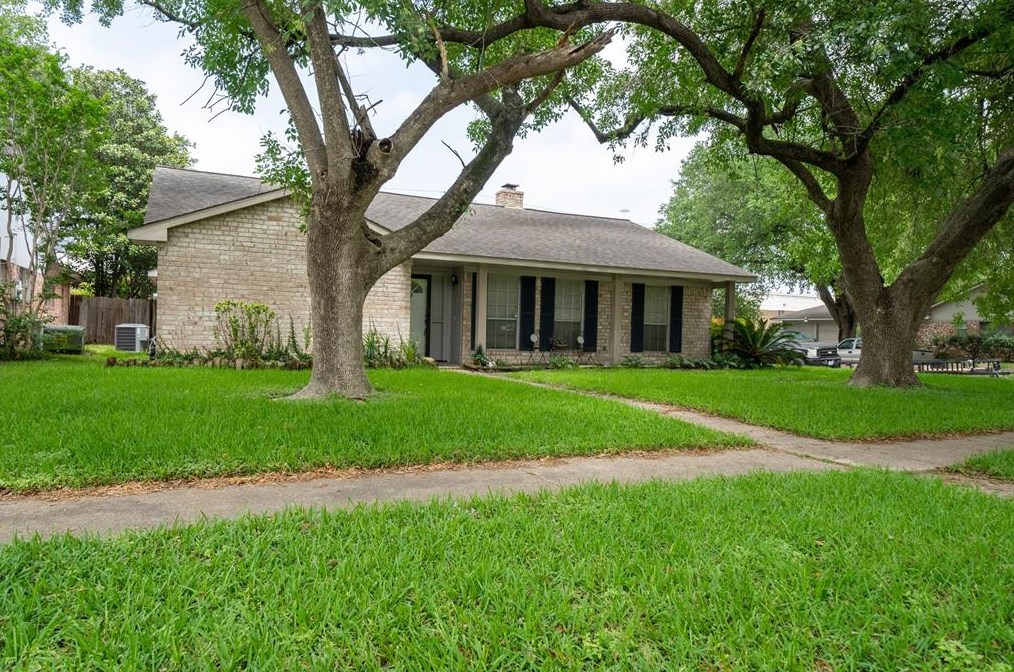 11731 Chessington Dr, Houston TX 77031-2602 exterior