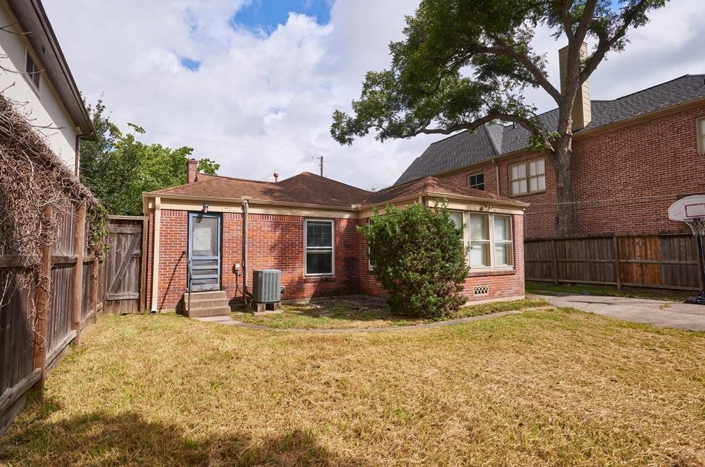 3925 Case St, Houston TX  77005-3603 exterior