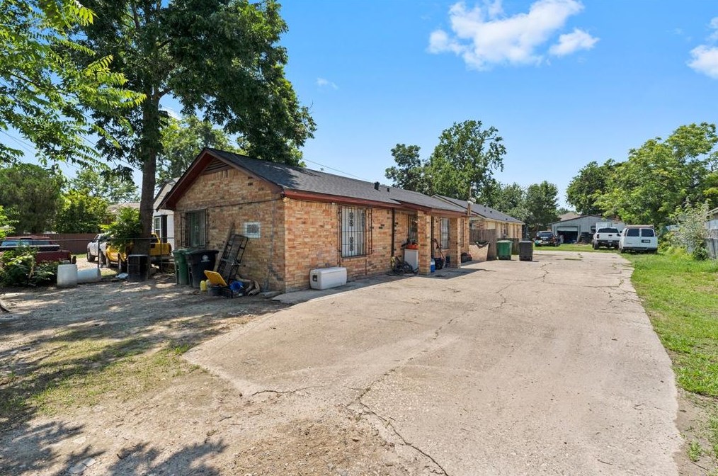 1518 Cresline St, Houston TX  77076-2833 exterior