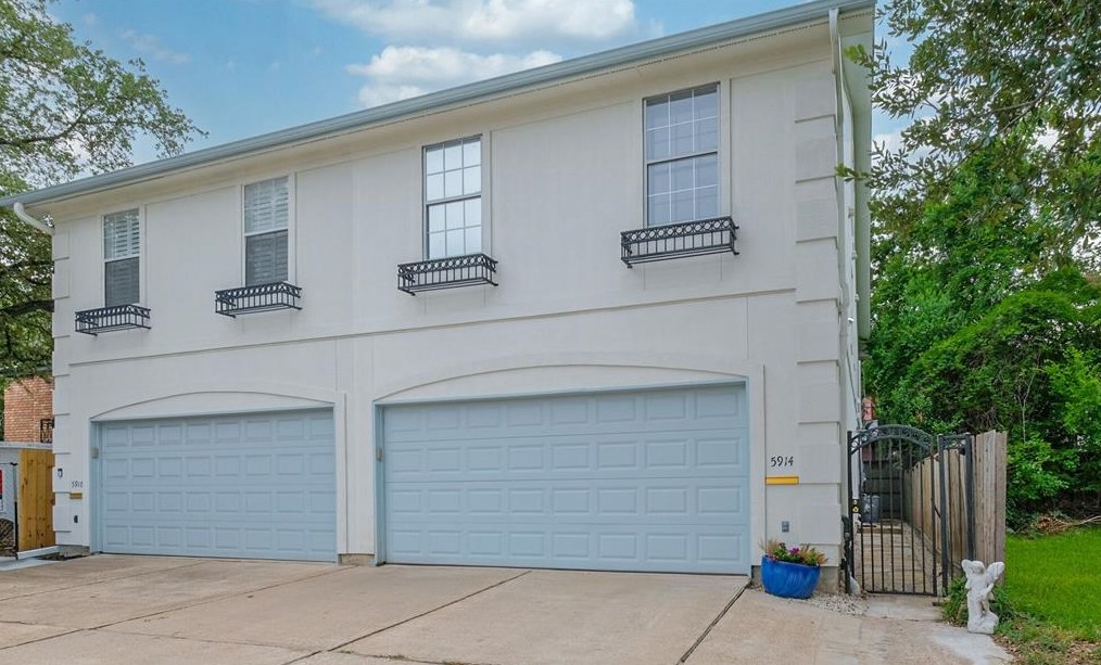 5914 Kirby Dr, Houston TX  77005-3102 exterior