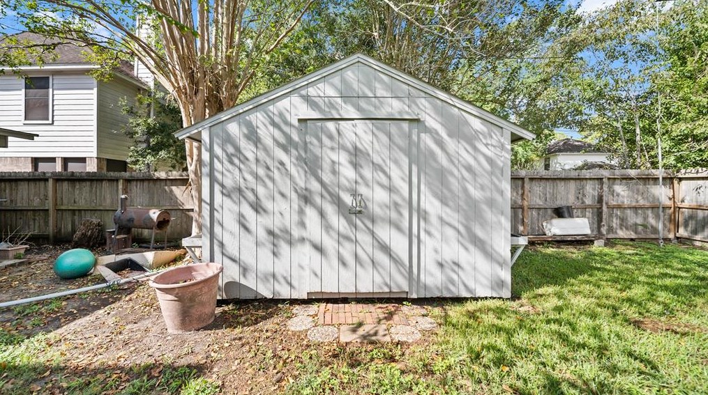 1507 New Cedars Dr, Houston TX  77062-2282 exterior