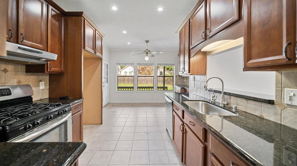 1507 New Cedars Dr, Houston TX  77062-2282 exterior