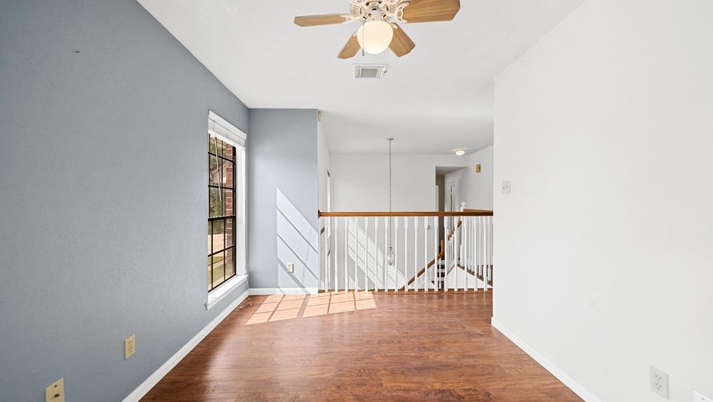 1507 New Cedars Dr, Houston TX  77062-2282 exterior