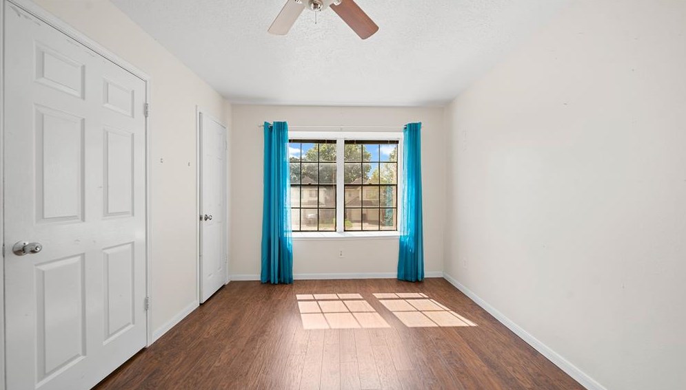 1507 New Cedars Dr, Houston TX  77062-2282 exterior