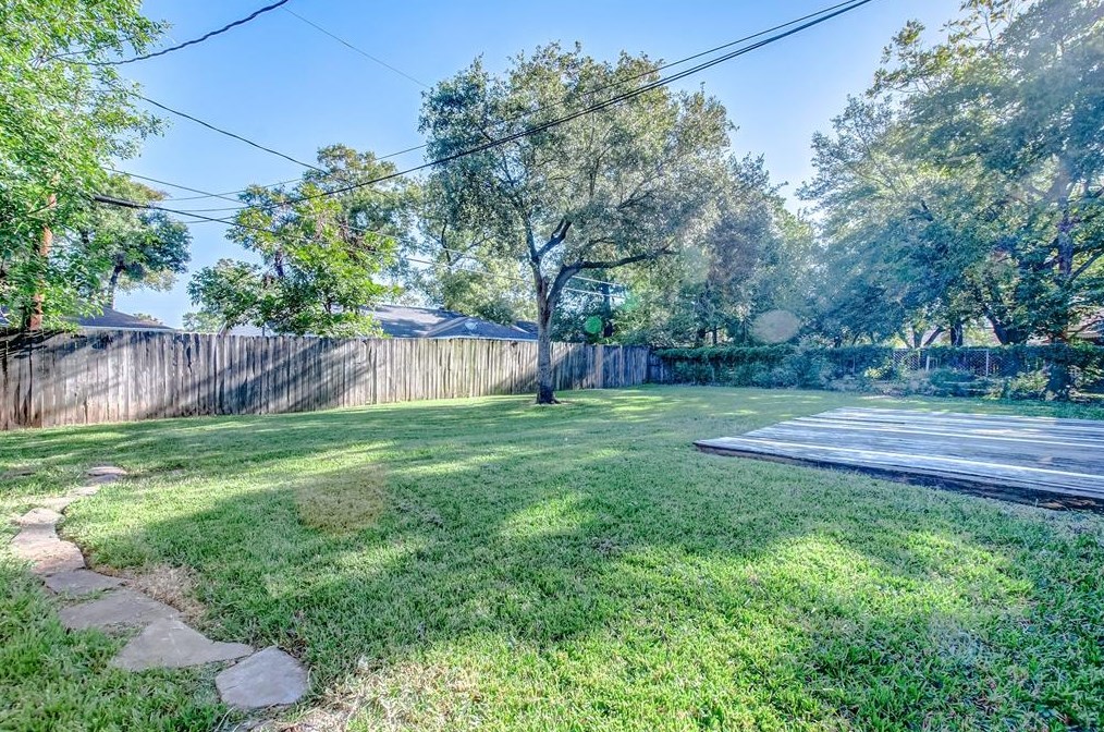 14143 Woodforest, Houston TX  77015 exterior