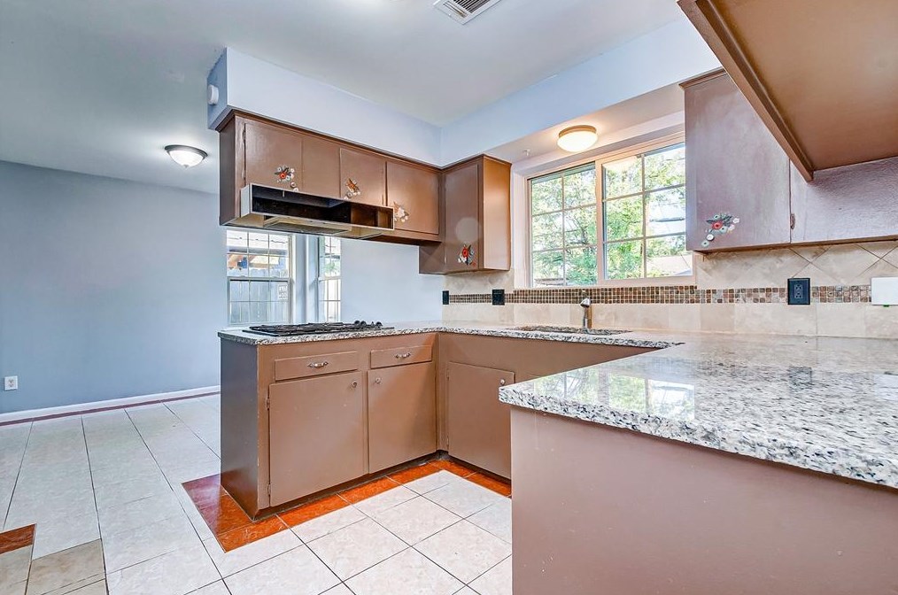 14143 Woodforest, Houston TX  77015 exterior