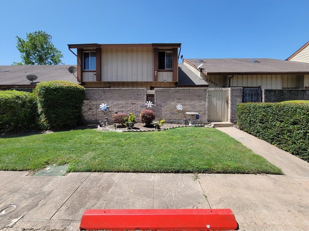 12628 Newbrook Dr, Houston TX  77072-3970 exterior
