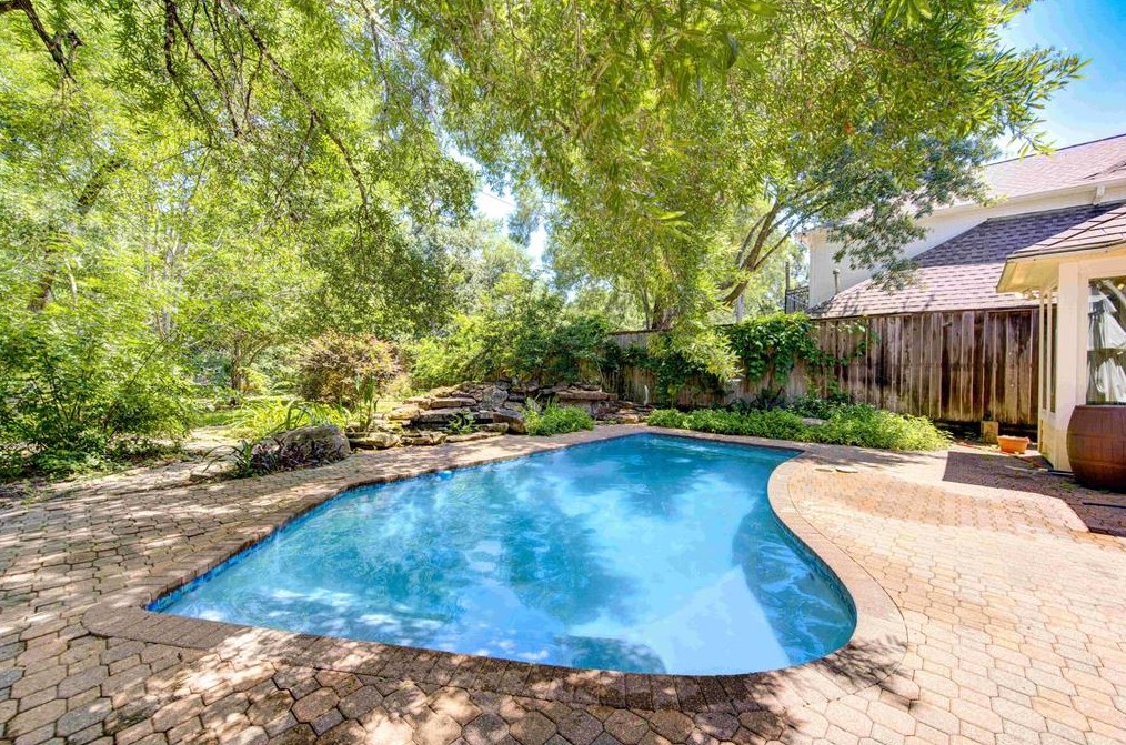 1214 Almond Grove Dr, Houston TX 77077-2505 exterior