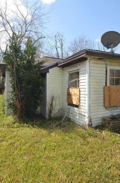5962 Belcrest St, Houston TX  77033-1206 exterior