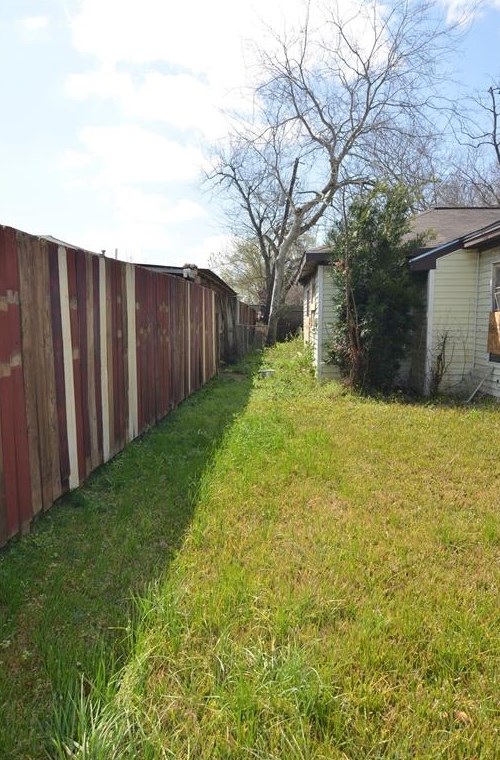 5962 Belcrest St, Houston TX  77033-1206 exterior