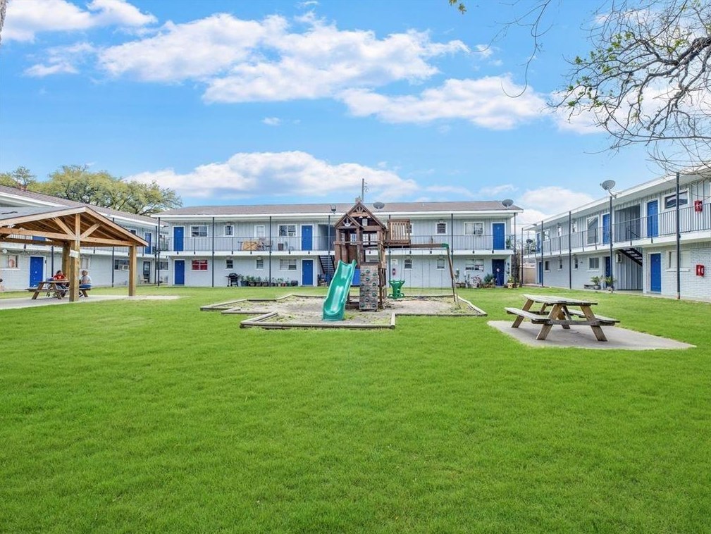 2811 Broad St, Houston TX  77087-1375 exterior