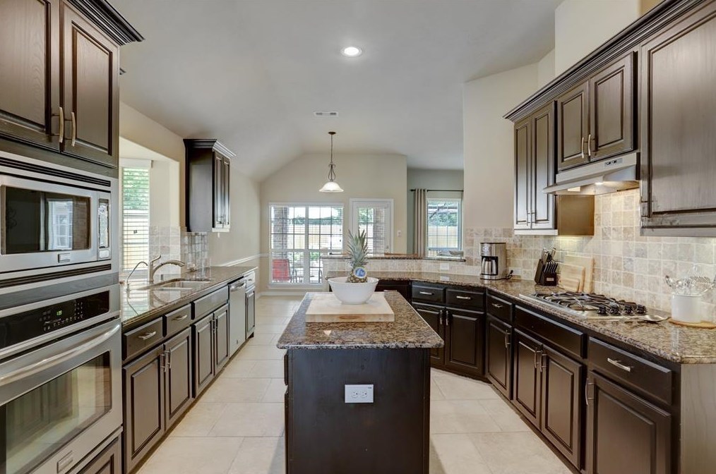 25210 Evergreen Bend Dr, Spring TX  77389-1100 exterior