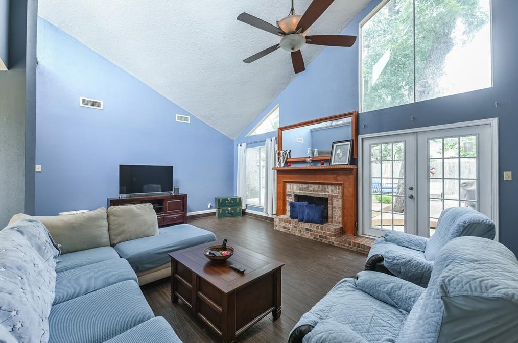 16231 Parksley Dr, Houston TX 77059-4714 exterior