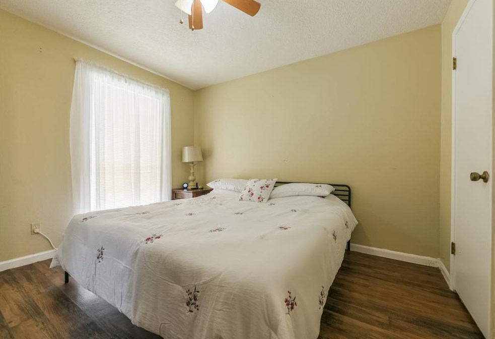 16231 Parksley Dr, Houston TX 77059-4714 exterior