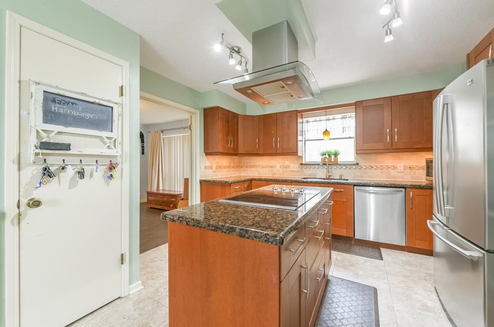 16231 Parksley Dr, Houston TX 77059-4714 exterior