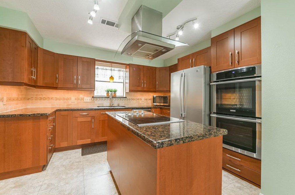 16231 Parksley Dr, Houston TX 77059-4714 exterior