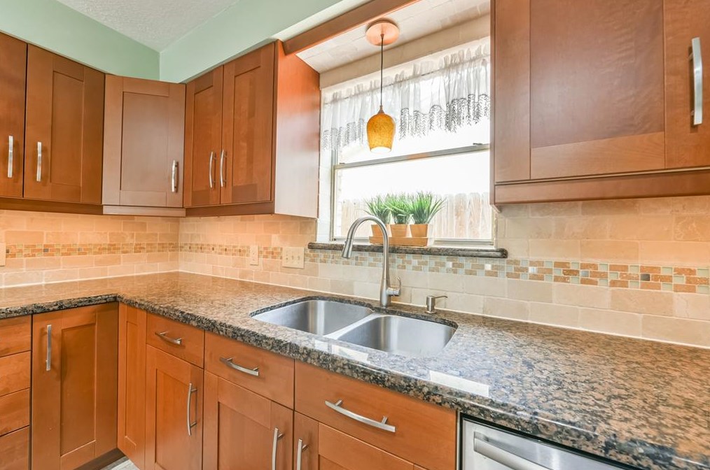 16231 Parksley Dr, Houston TX 77059-4714 exterior