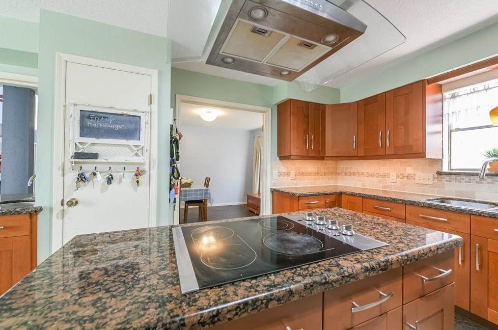 16231 Parksley Dr, Houston TX 77059-4714 exterior