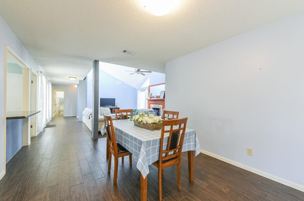 16231 Parksley Dr, Houston TX 77059-4714 exterior