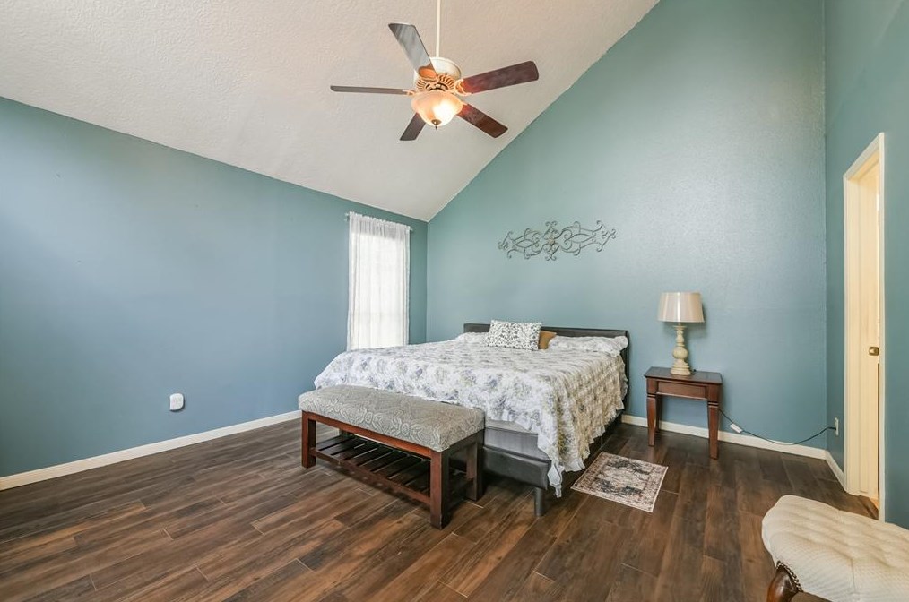 16231 Parksley Dr, Houston TX 77059-4714 exterior