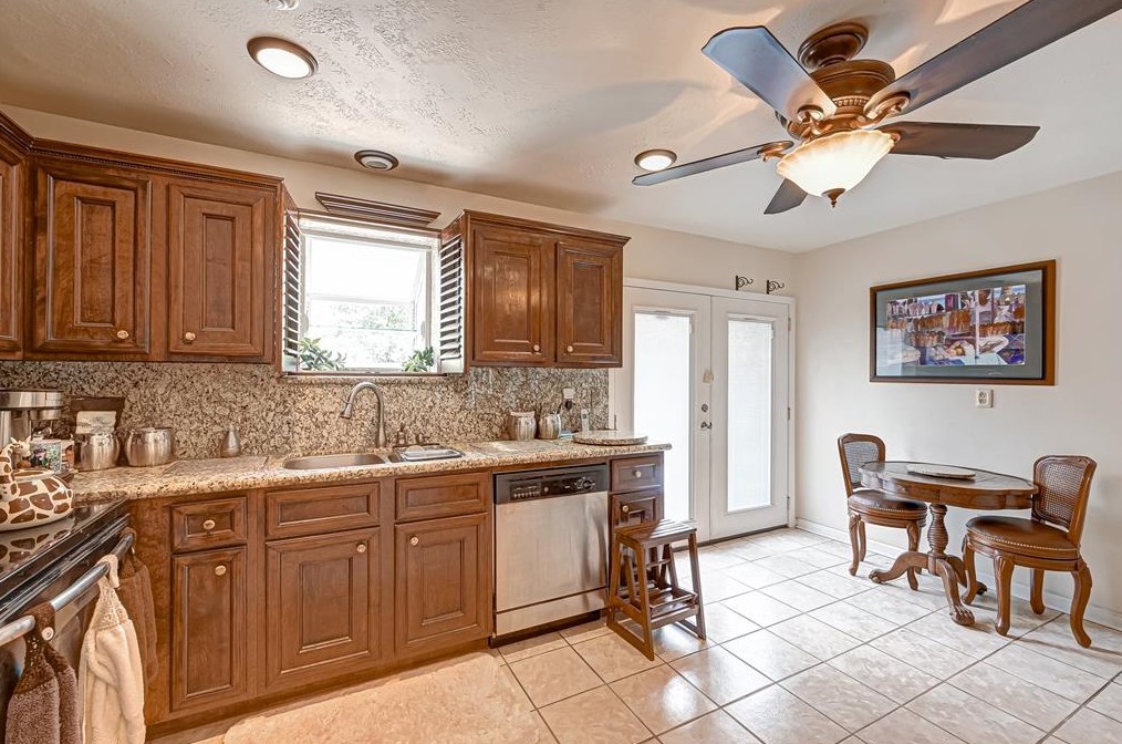 10838 Corona Ln, Houston TX 77072-3253 exterior