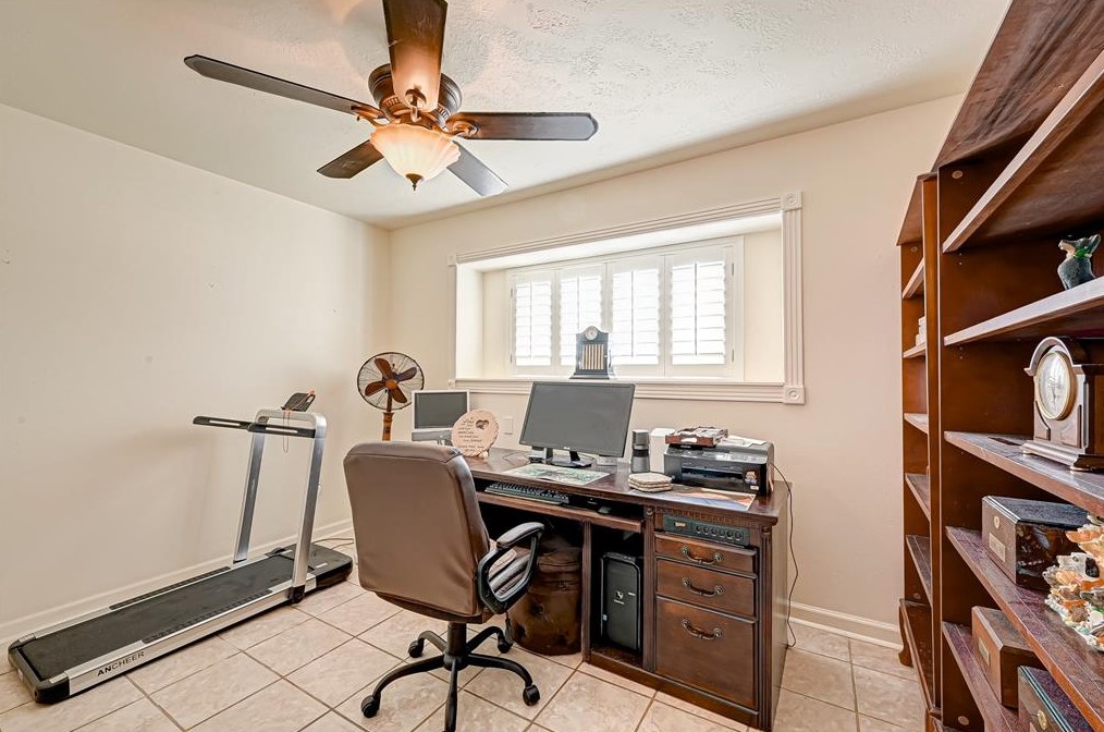 10838 Corona Ln, Houston TX 77072-3253 exterior