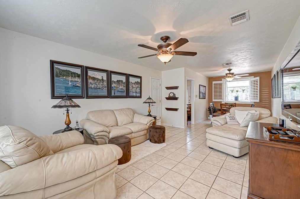 10838 Corona Ln, Houston TX 77072-3253 exterior